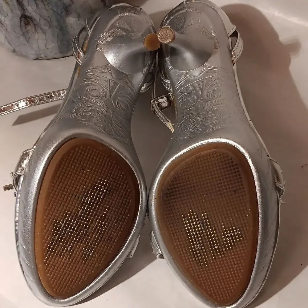 TOP Moda Silver Heels - Picture 11 of 12